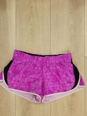 Nike Women's Magenta Pixel-Print Athletic Shorts